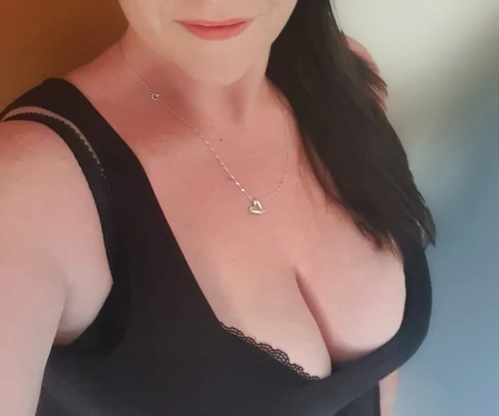 Flirtydirtywifey OnlyFans Curvy Creator