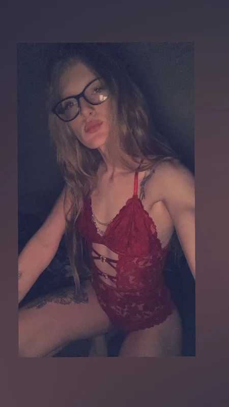 Sunflower OnlyFans blonde creator