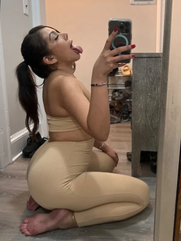 Freefeetbyselms OnlyFans creator with enticing content