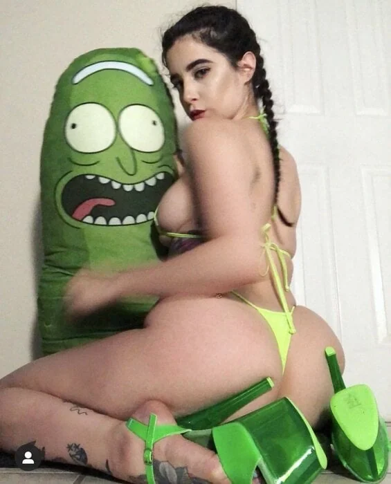 Sarah Love 420 OnlyFans creator with enticing content.