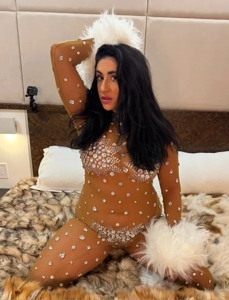 fullbushhotwife OnlyFans with natural beauty