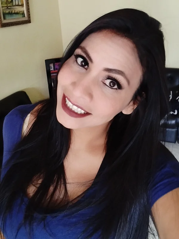 Gabylindavzla29 on OnlyFans showcasing natural beauty