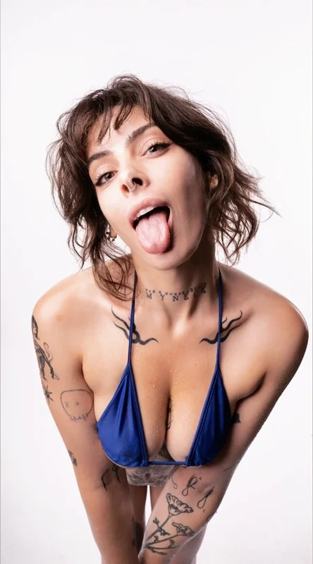Genna James OnlyFans tattooed creator