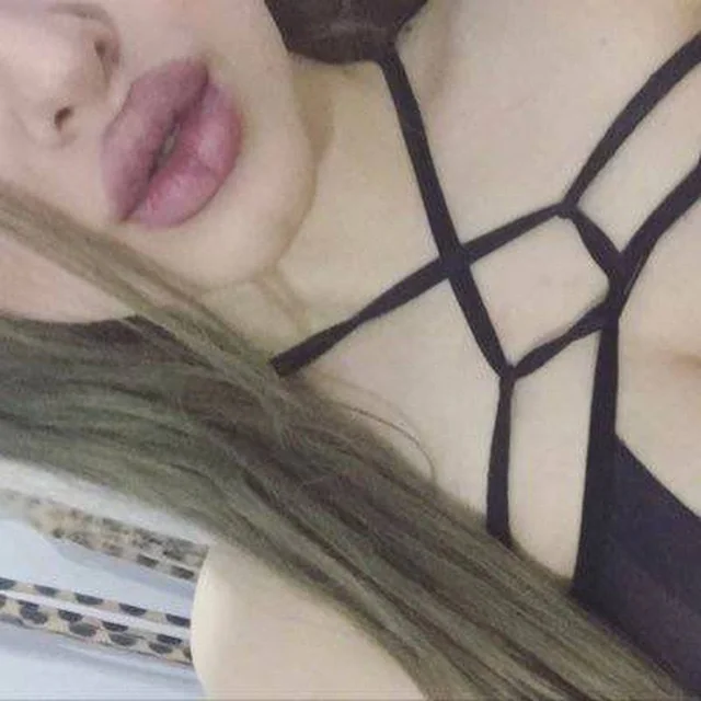 ONLINE NOW! DM ME! OnlyFans creator with flirty content