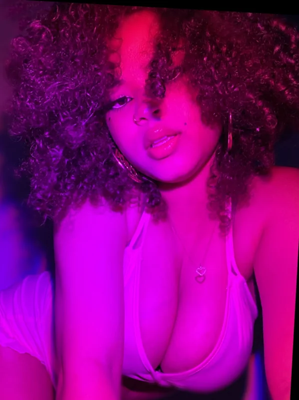 Gia Gold OnlyFans creator with sexy solo content.