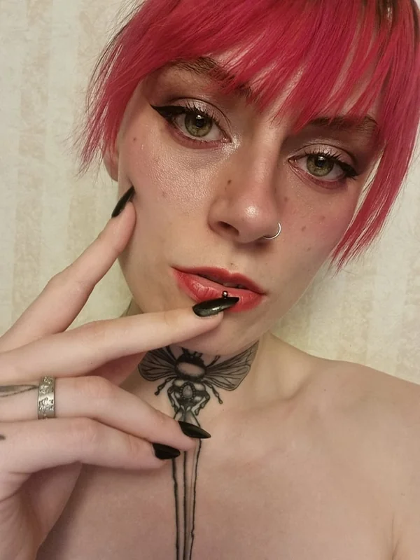 Gigiclematis OnlyFans creator with enticing content