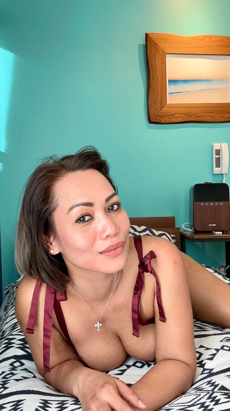 Gigi the Sexy Grandma OnlyFans with natural curves