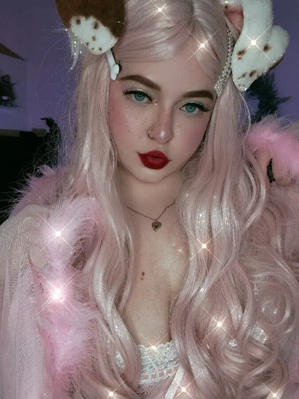 glam_pire OnlyFans creator with goth allure