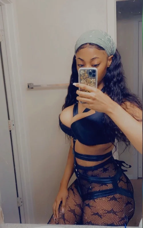 MzGlazeJuicy OnlyFans profile picture - Engaging creator