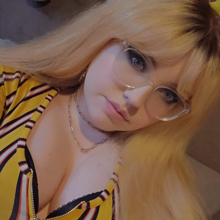 Goddess Aly ᴗ OnlyFans model with captivating photos