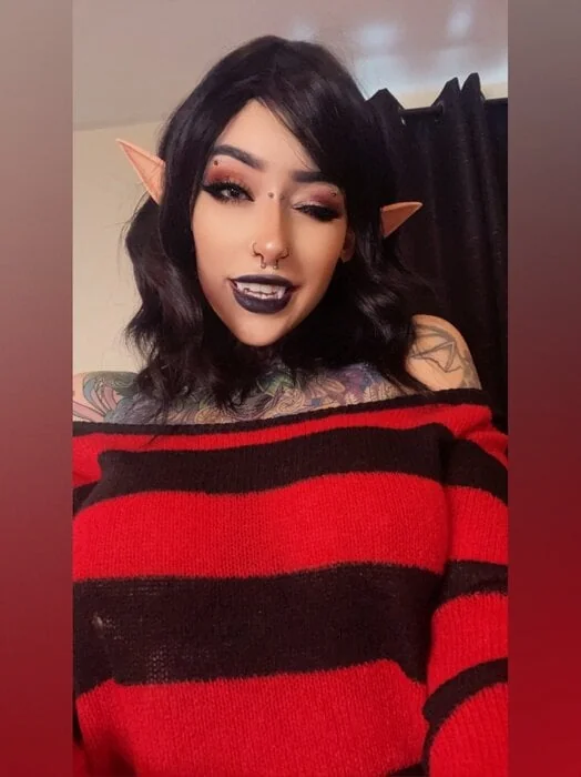 Goth M0mmy Lilli OnlyFans goth m0mmy
