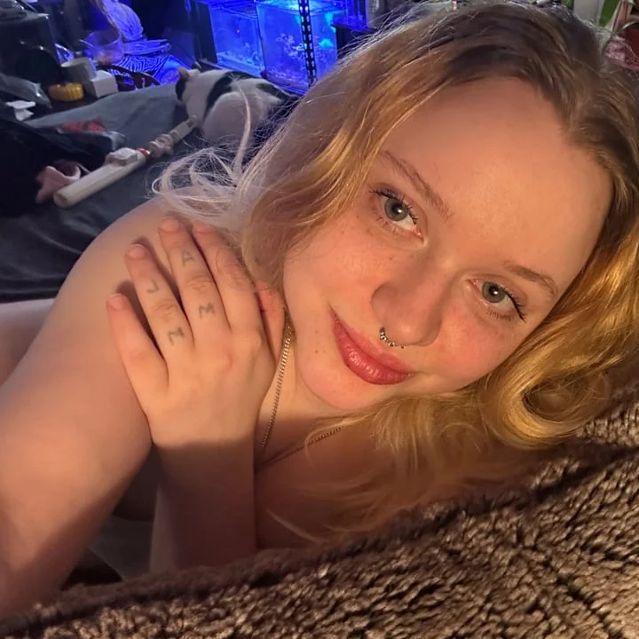 Guini OnlyFans blonde pierced creator