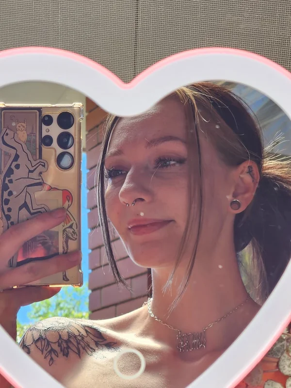 C 🖤 OnlyFans creator with playful teasing style.