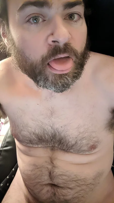 Hairhound on OnlyFans showing off his hairy persona.