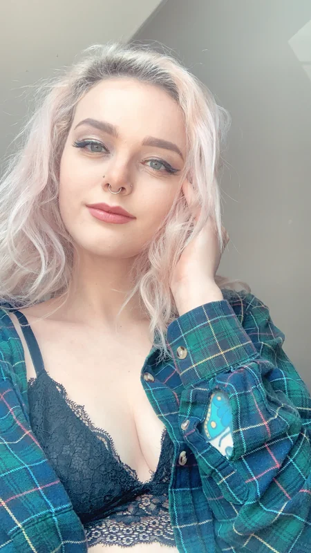 princess daisy🌼 OnlyFans creator with blonde hair