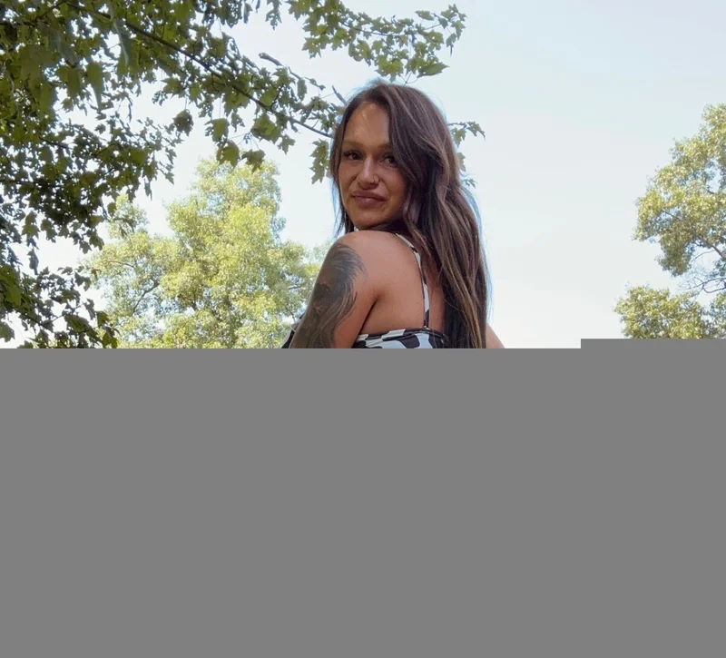 Hannah Farm OnlyFans creator with exclusive content