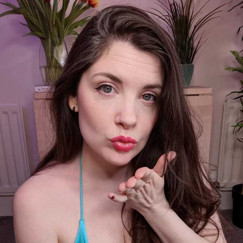 HannyTV OnlyFans creator with a curvy figure