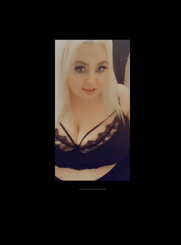 Harley Jade OnlyFans creator with G cup and size 28 body.