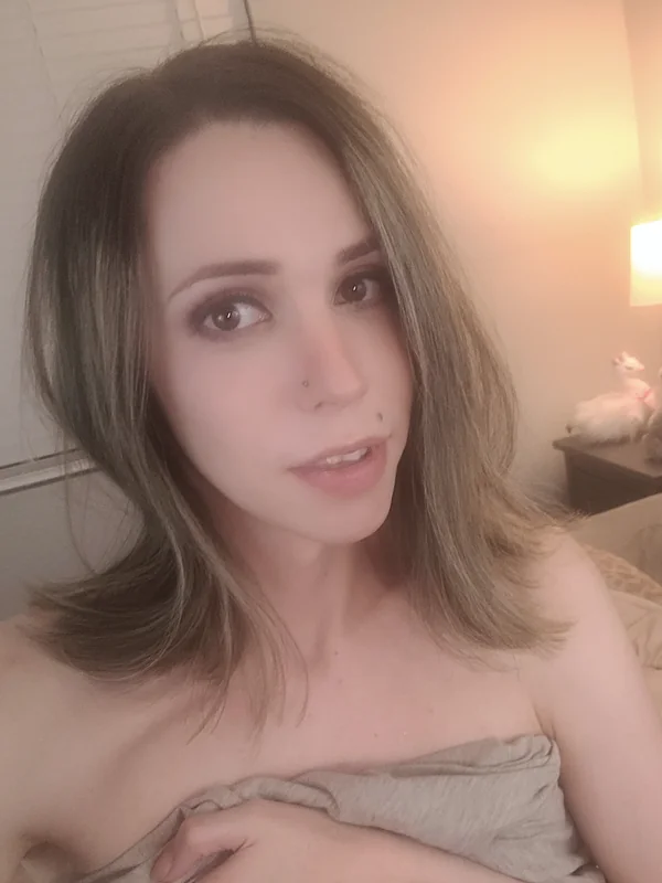 Hazel Jean OnlyFans camgirl with exclusive content