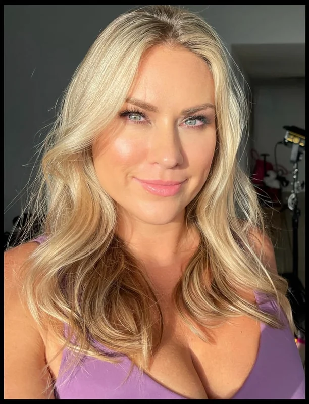 Heatherinmiami OnlyFans Curvy Blonde Model