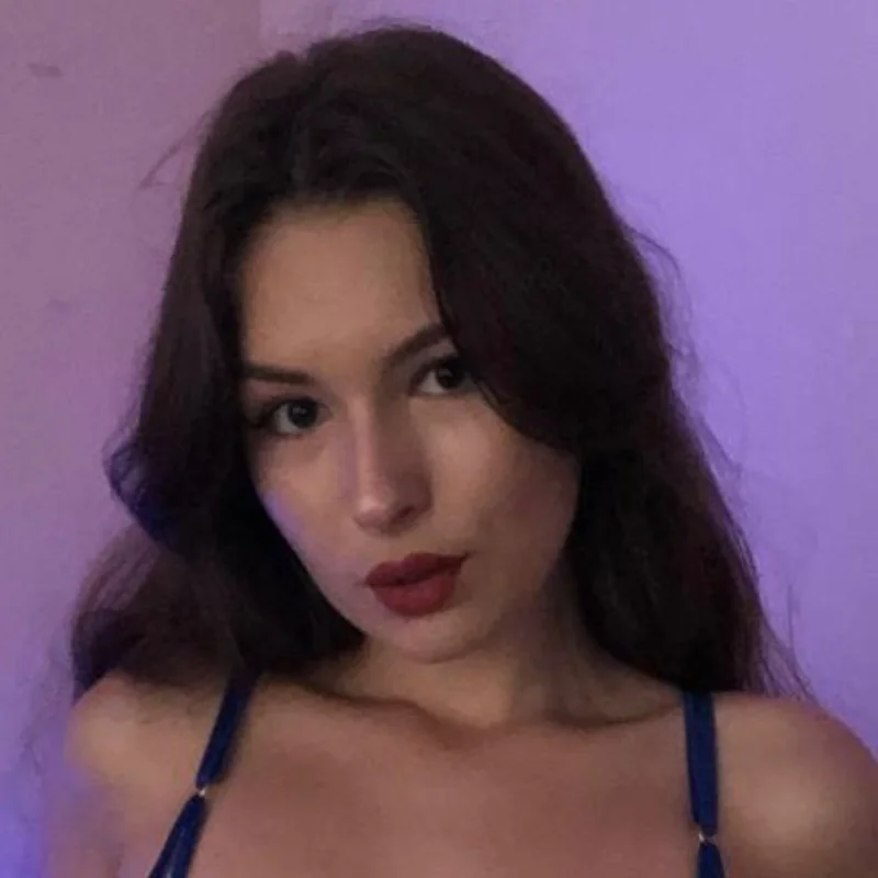 Helen on OnlyFans posing full nude