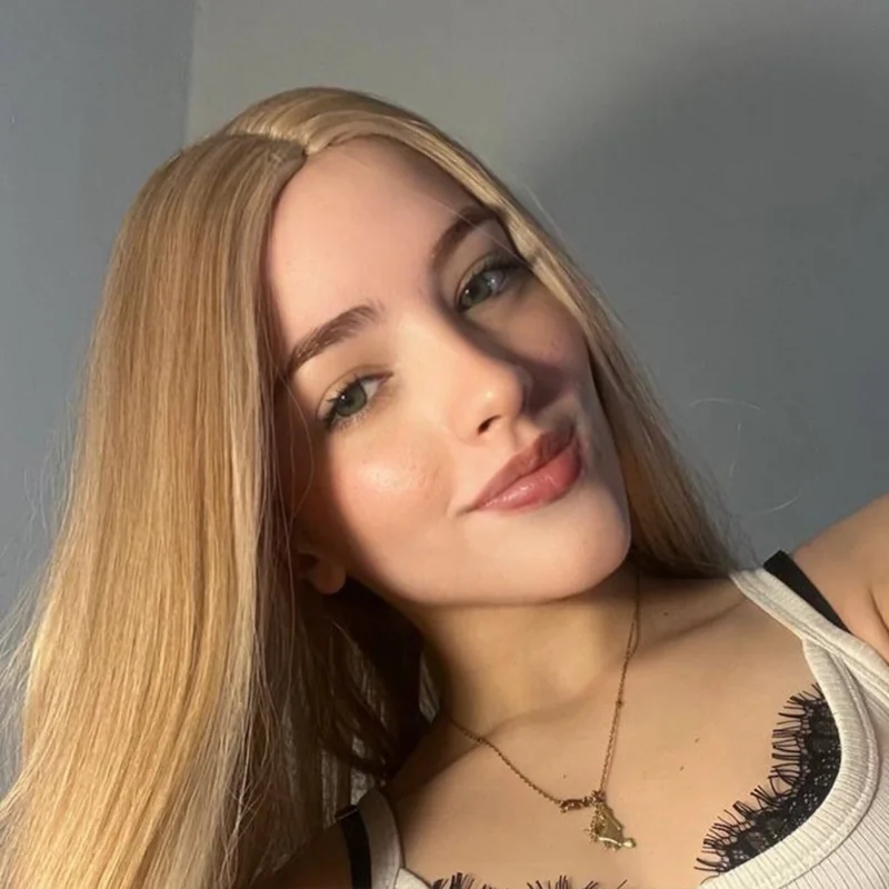 Lara 💗 OnlyFans creator with a bold side