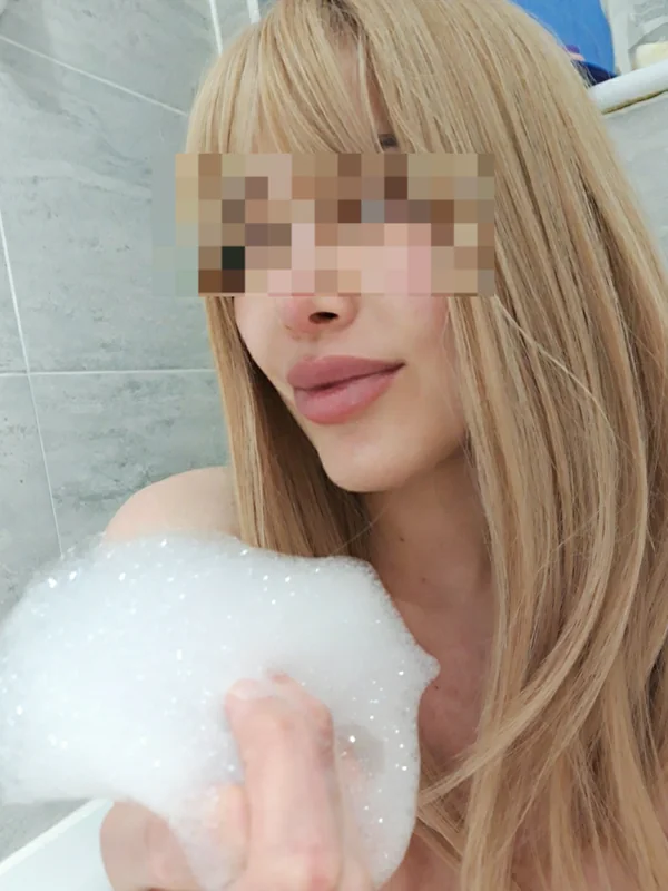 Heyitslorna OnlyFans creator sharing pregnancy journey