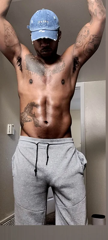 BigDickDaddy OnlyFans male creator with custom content