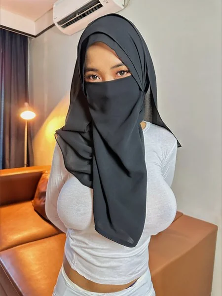 hijabazalea OnlyFans petite creator