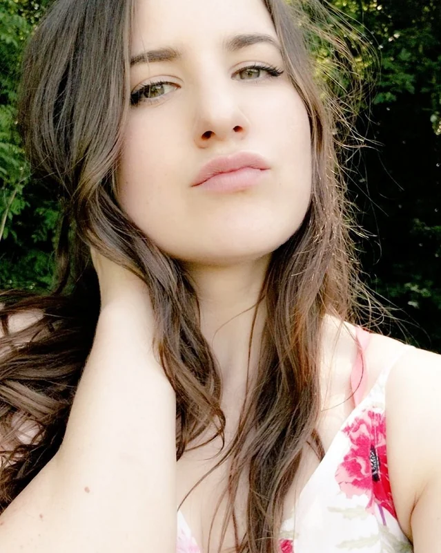 Hollyivy OnlyFans creator with exclusive content