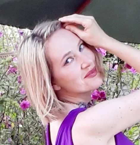 Holly on OnlyFans in nylons
