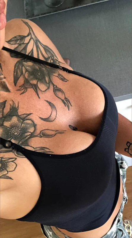 Maxiine on OnlyFans with custom content