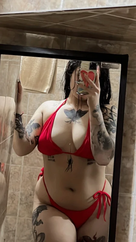 Vale OnlyFans tattooed creator