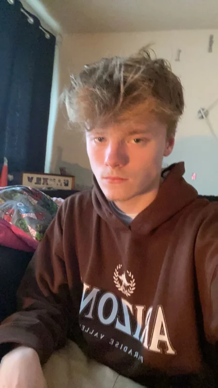 Hoppy044 OnlyFans creator with engaging content