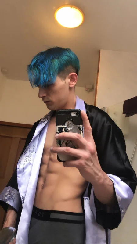 Hotbritgayguy OnlyFans profile showing off