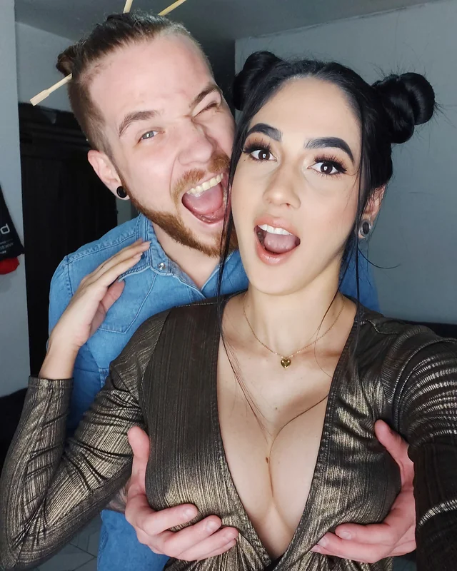HotKingAndQueen OnlyFans couple profile with vibrant content