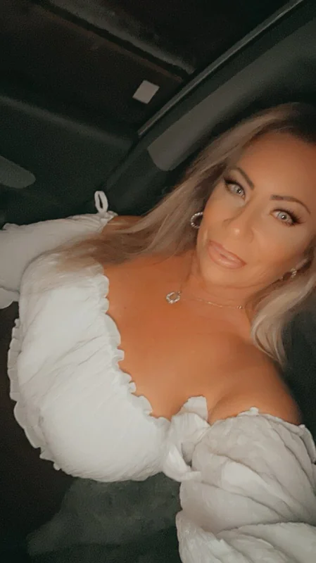 Queen Tots OnlyFans creator with captivating content.