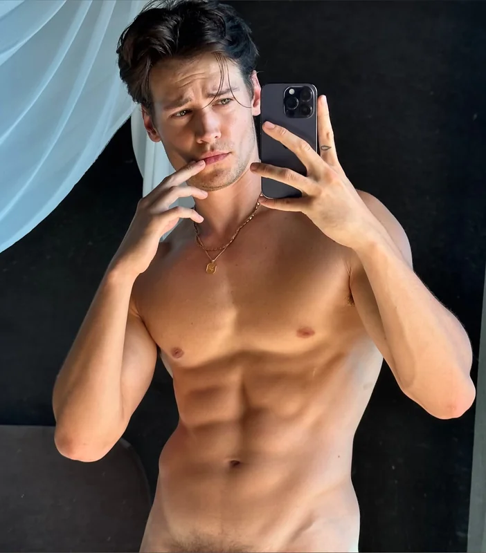 Ian OnlyFans creator with authentic content