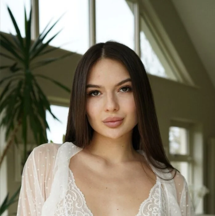 Emily OnlyFans creator with a captivating presence