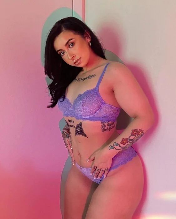 Liz OnlyFans creator showcasing her spicy side