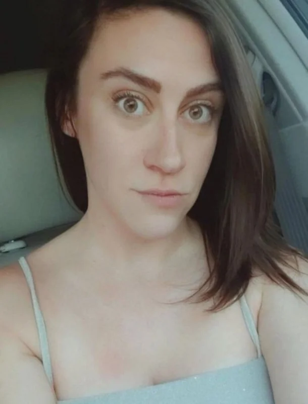 Indyinslc OnlyFans brunette creator