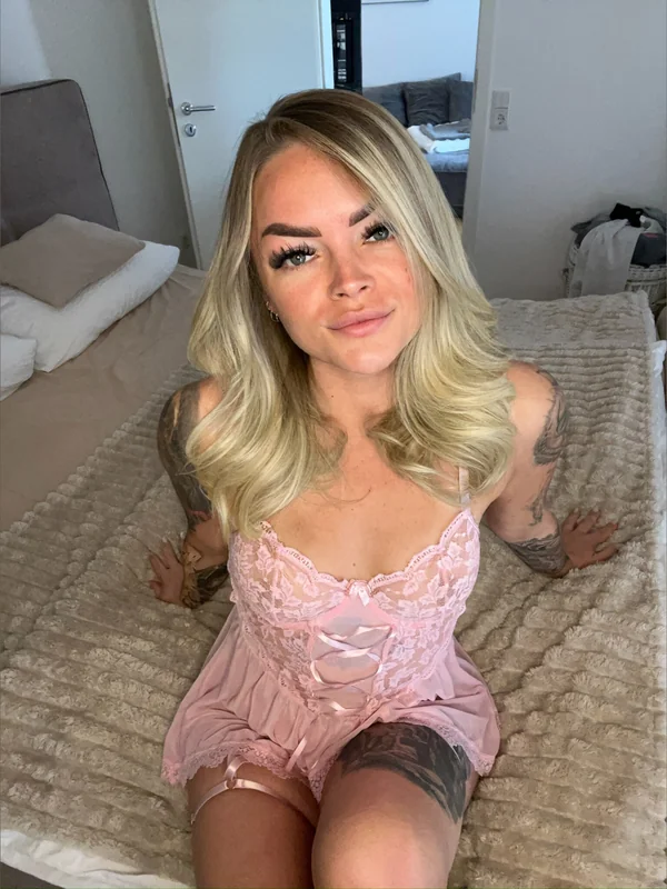 Eva OnlyFans creator with engaging content