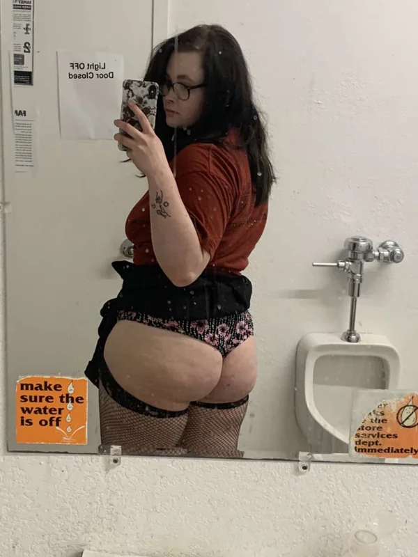 jes OnlyFans tattooed creator