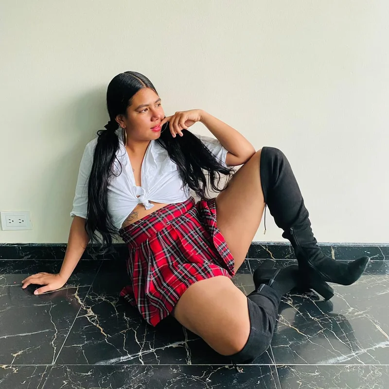 Isa Pereira OnlyFans creator with exclusive content
