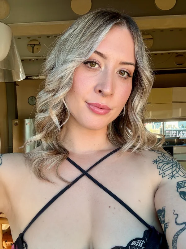 Olive Evans OnlyFans creator with exclusive content
