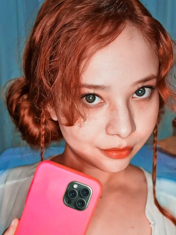 Itsmeserenareed OnlyFans content creator with playful selfies