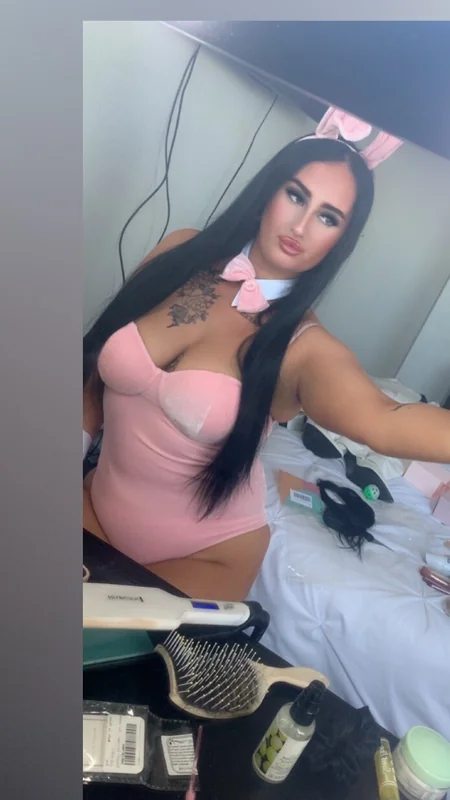 Itsyourgirlliv OnlyFans creator with exclusive content