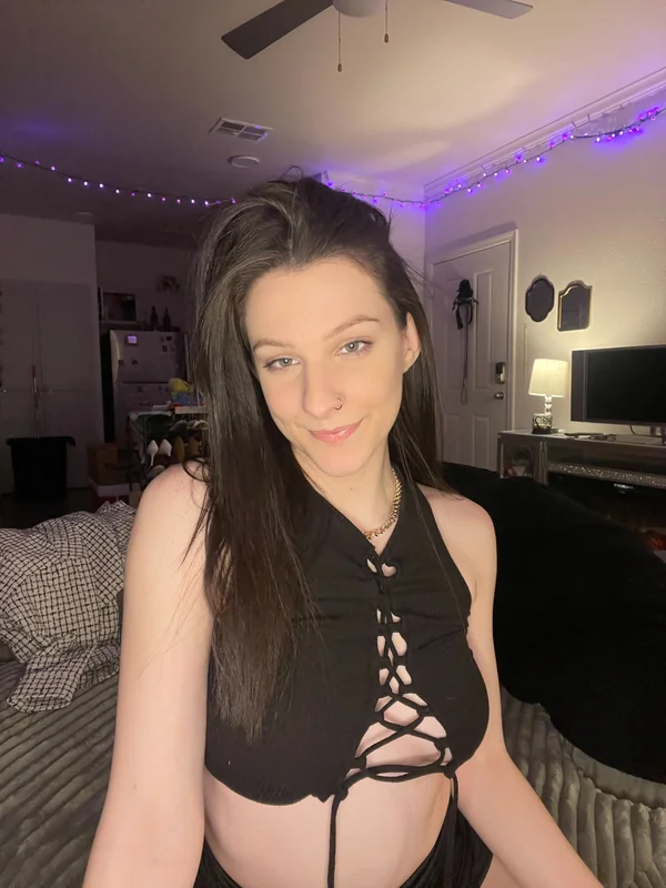 Ivy Brooks OnlyFans creator with stunning looks