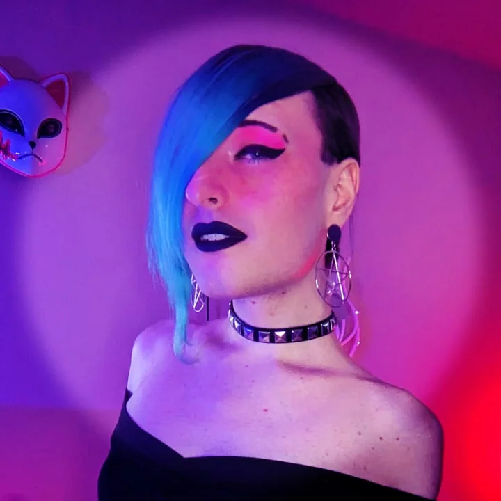 Izzy Resurrected OnlyFans edgy alternative creator