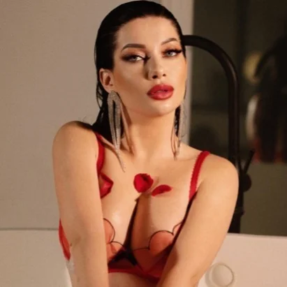 Jade Lo OnlyFans creator and exclusive content provider